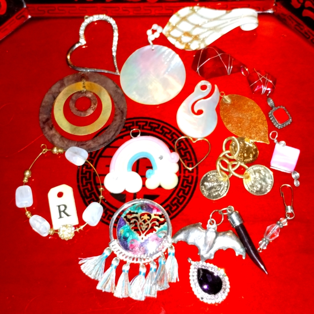 Large vintage lot of gorgeous pendants